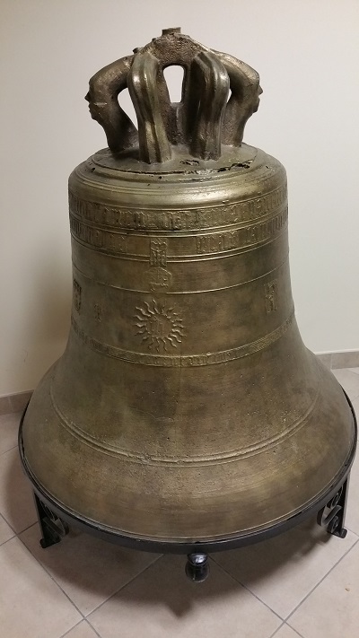 Ancienne cloche de 1492